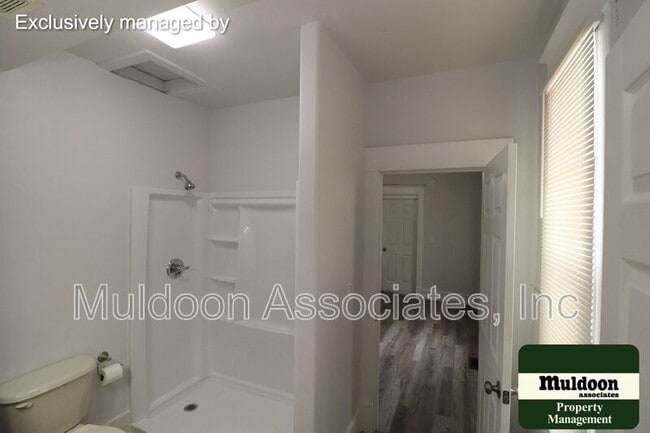 Photo - 904 E B St