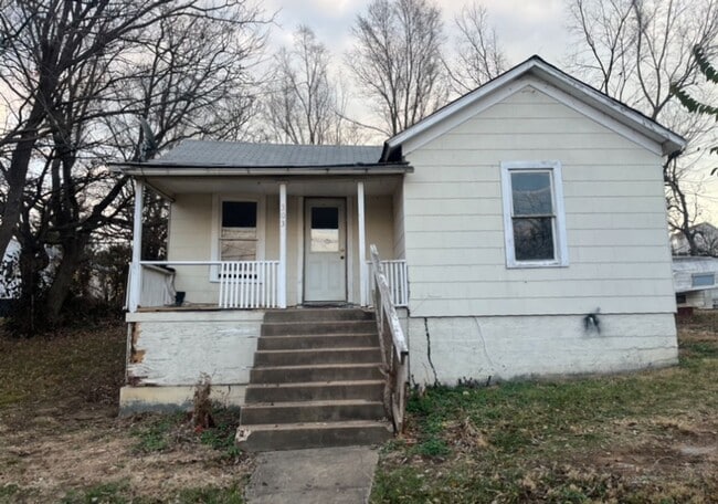 Building Photo - Handy Man Special! - $390 Month / $800 Down