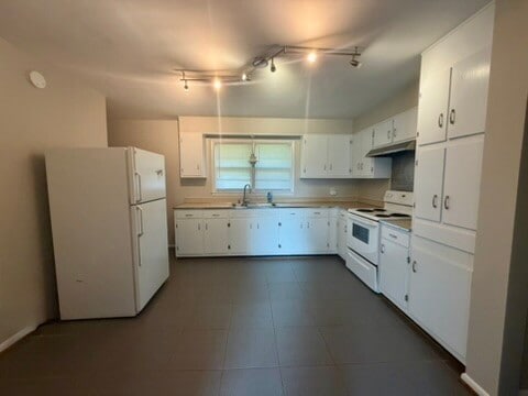 Photo - 402 Bond St