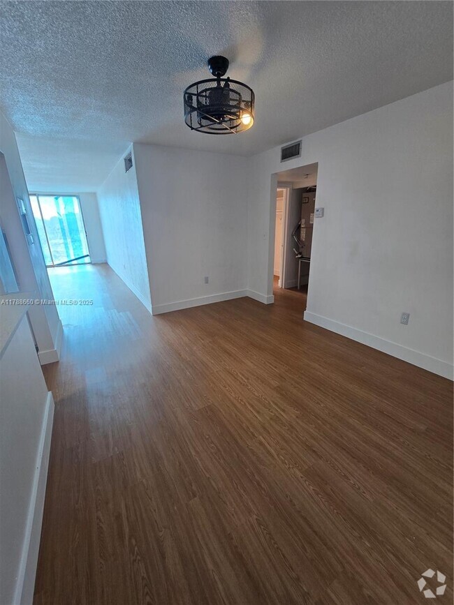 Building Photo - 12590 NE 16th Ave Unit 403 Rental