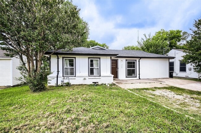 Photo - 326 E Holley St