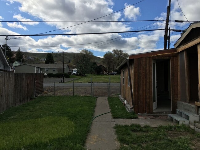 Photo - 3 Bedroom 1 Bath Home | The Dalles, OR