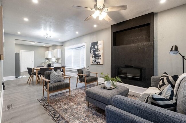 Photo - 2413 College Ave