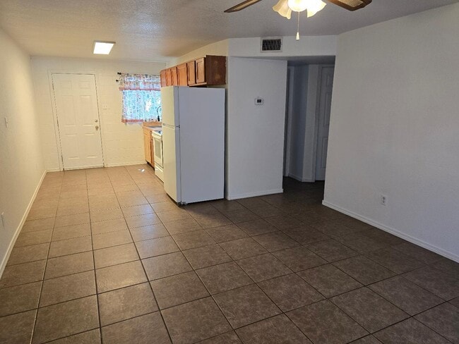 Building Photo - 201 W Hagerman St Rental