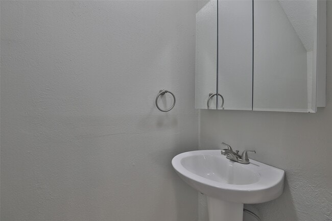 Photo - 5009 Polk St