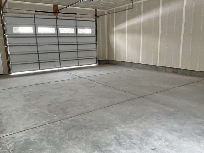 Photo - 10611 N 36th E