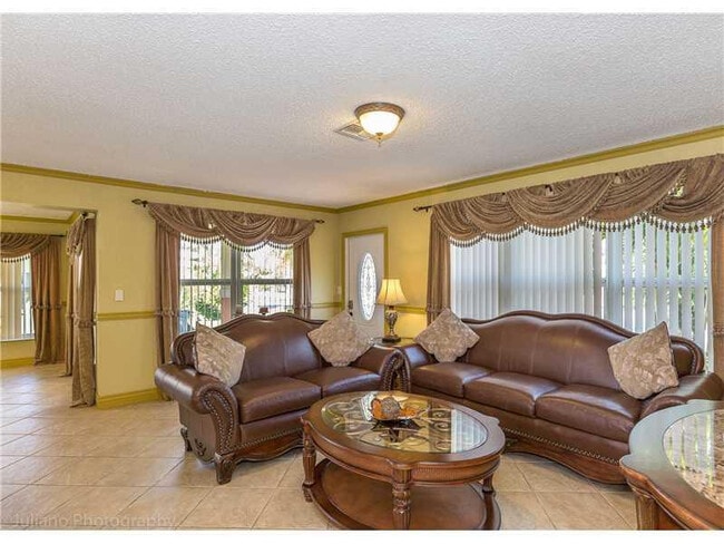 Photo - 160 SE 12th St