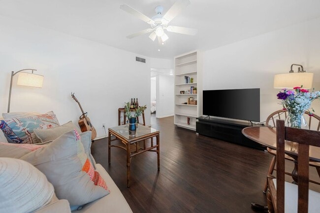 Photo - 2408 Longview St Unidad 109