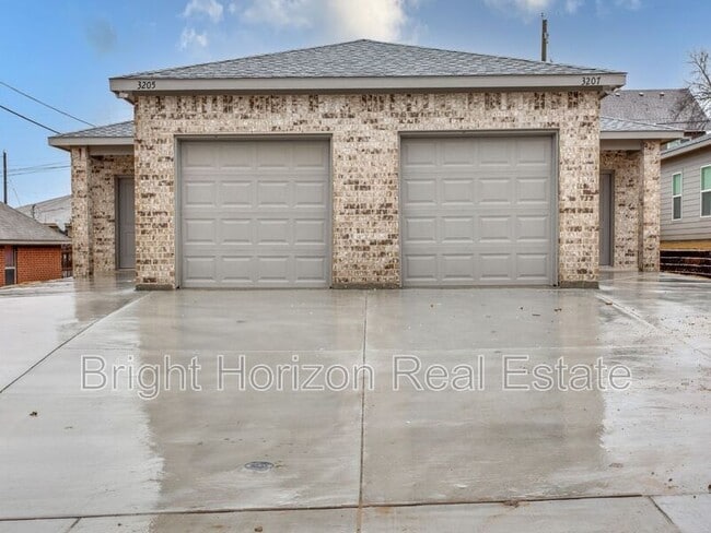 Building Photo - 3207 Karen St Unit 3207