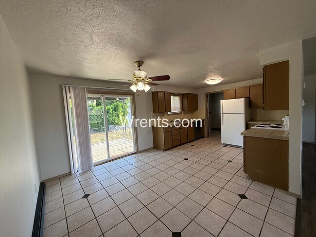 11005-11007 E 32nd Ave