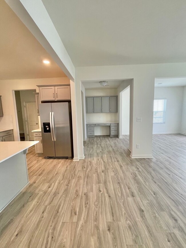 Photo - 104 Lorcan Ln