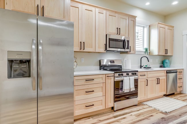 Photo - 275 Monmouth St