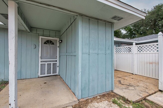 Photo - Fresh, Cozy, & Totally Updated — Move Righ... Unit B