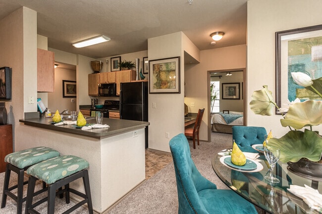 2BR, 2BA - 1100SF