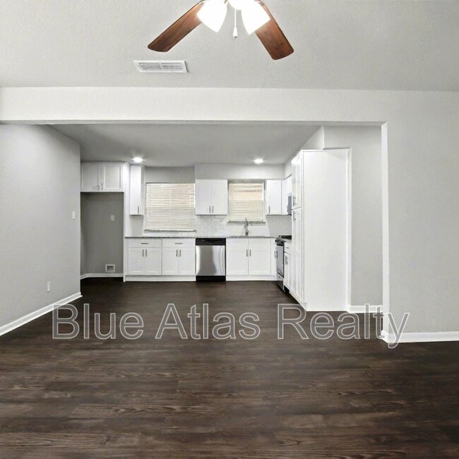 Photo - 1613 Continental Dr