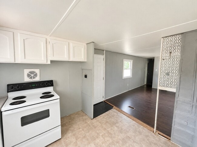 157 Ford Ln