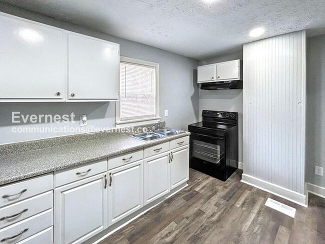 Photo - 2175 Pansy St NW