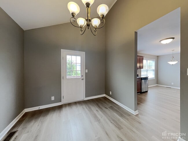 Photo - 1335 Loren Circle