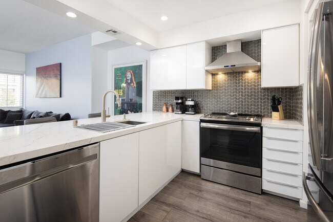 Photo - 7135 Hollywood Blvd Condo Unit 403