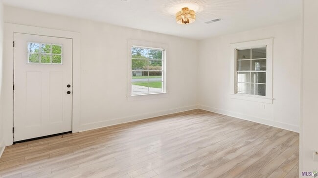 Photo - 7165 Government St