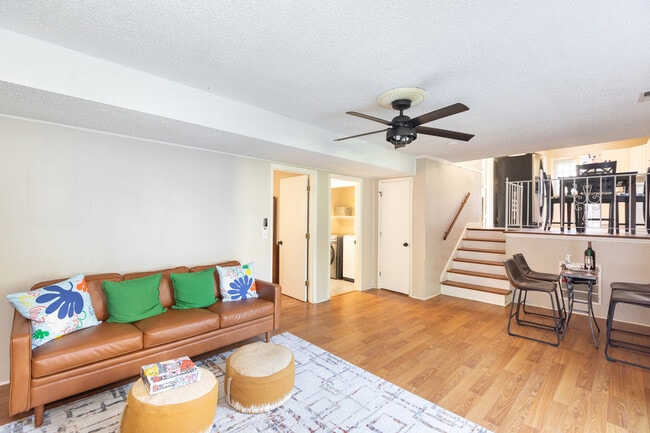 Building Photo - 6012 Old Coach Rd