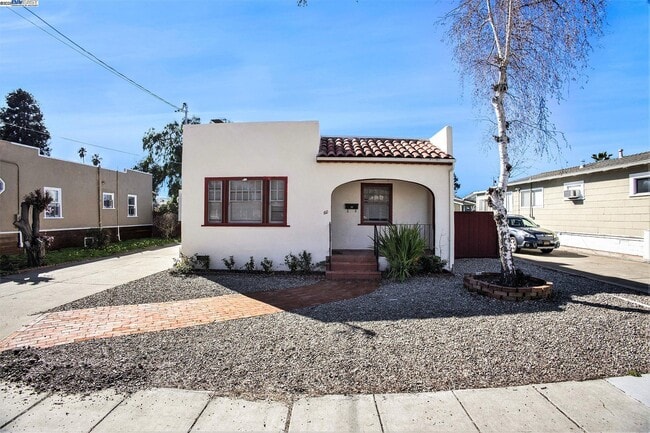 Photo - 60 Maitland Dr