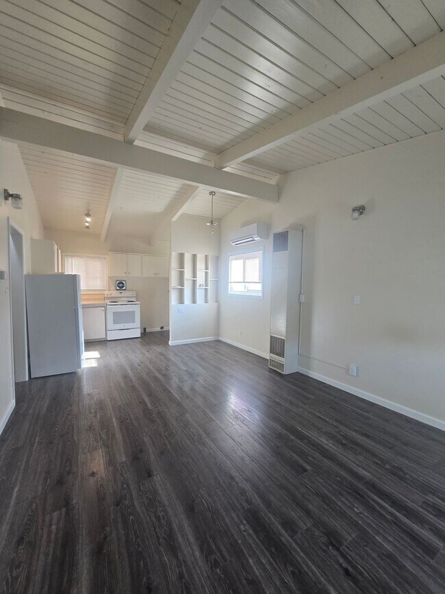 Photo - 2 bed / 1 bath Duplex