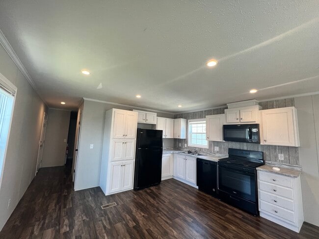 Building Photo - 3512 Queens Point Terrace