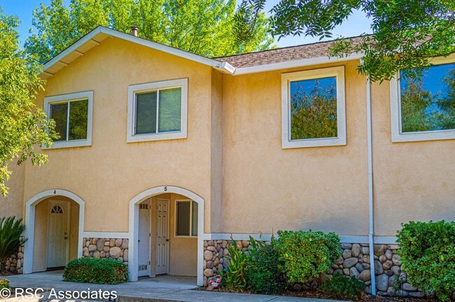 Building Photo - 1363 E Lindo Ave Unit 5