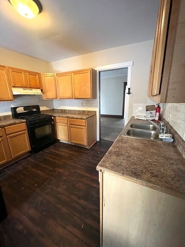 Photo - 154 Straight Ave SW