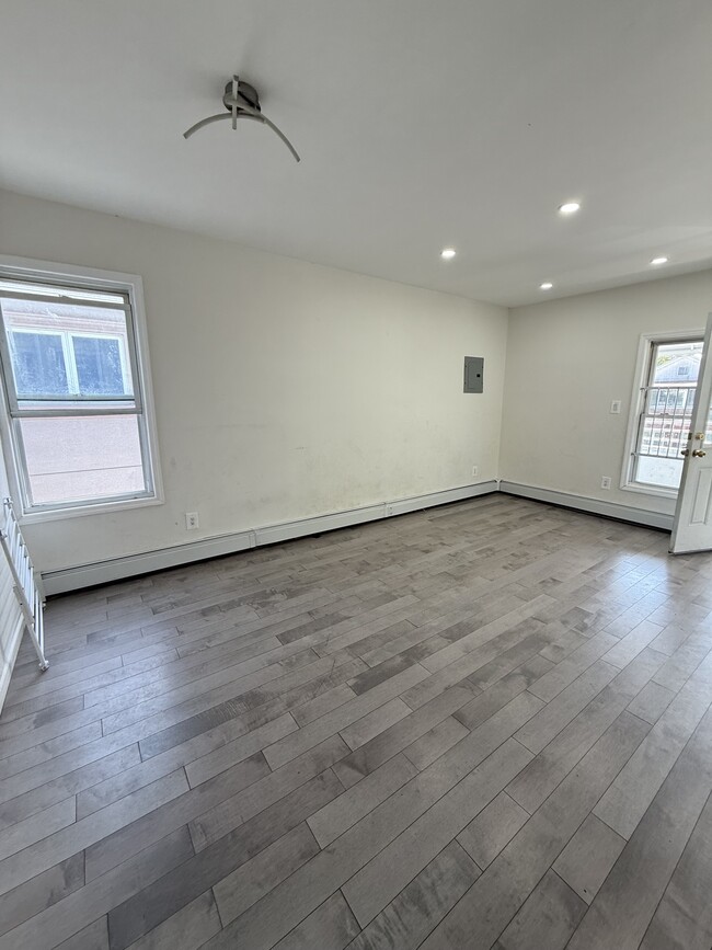 Building Photo - 2327 E 23rd St Unit 2 Rental