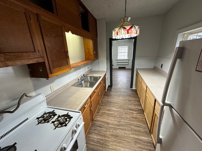 Photo - 939 Cunningham-