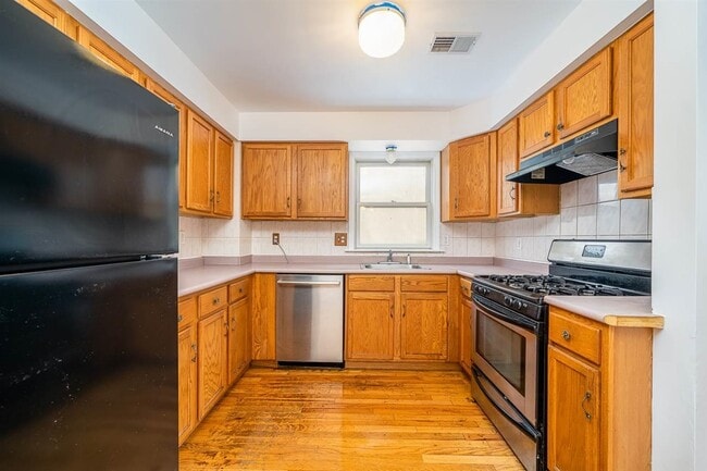 Building Photo - 38 W 20th St Unit 2