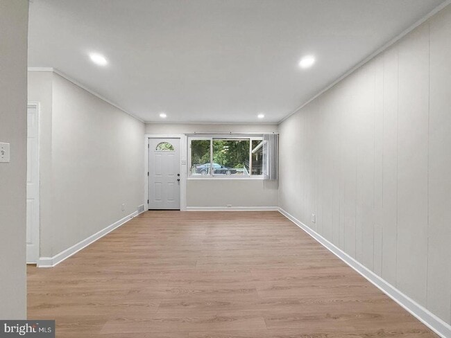 Photo - 7905 Greenleaf Rd