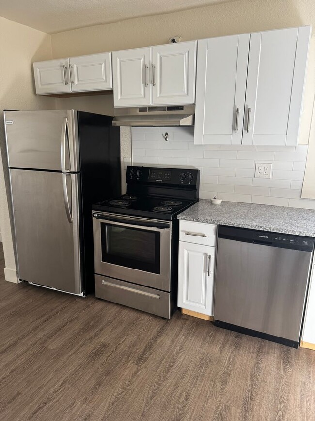 Photo - TRI PLEX in midtown..1 bedroom 1 bath with...