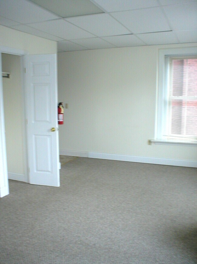 Photo - 725 W 3rd St Unit 2