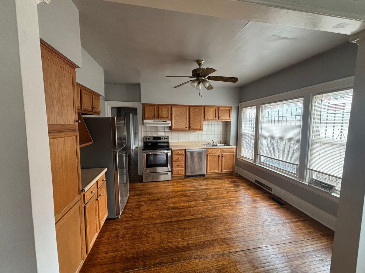 Photo - 172 Hedley Pl Unit LOWER