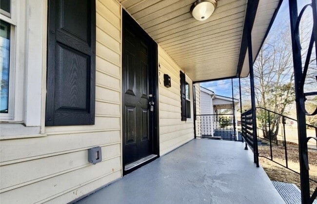 Photo - 457 Fewell St