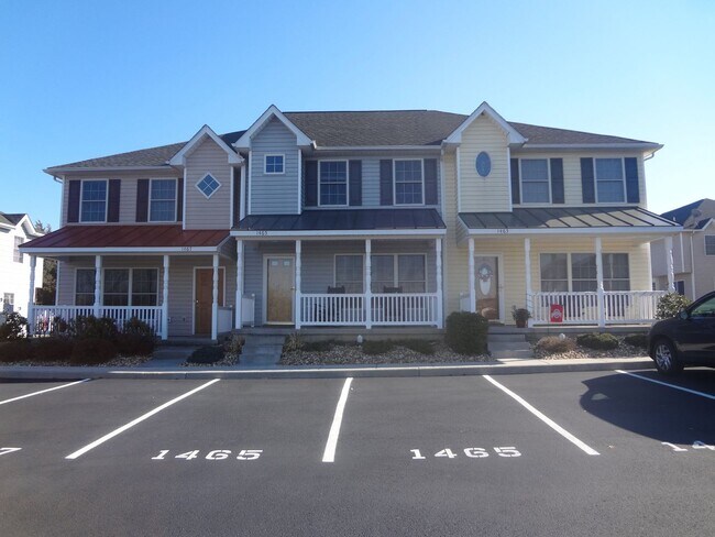 End Unit Townhouse at Liberty Square - End Unit Townhouse at Liberty Square
