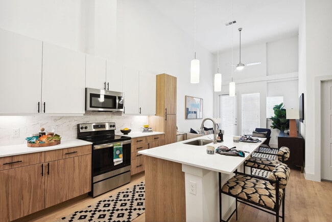 Building Photo - The Bond