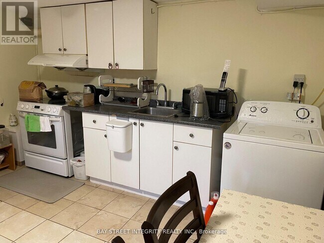 Photo - 112 Combermere Dr
