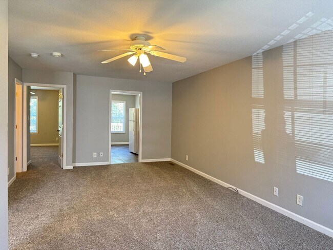 Photo - Fry - 918 1/2 Kingsbury Dr Unidad B