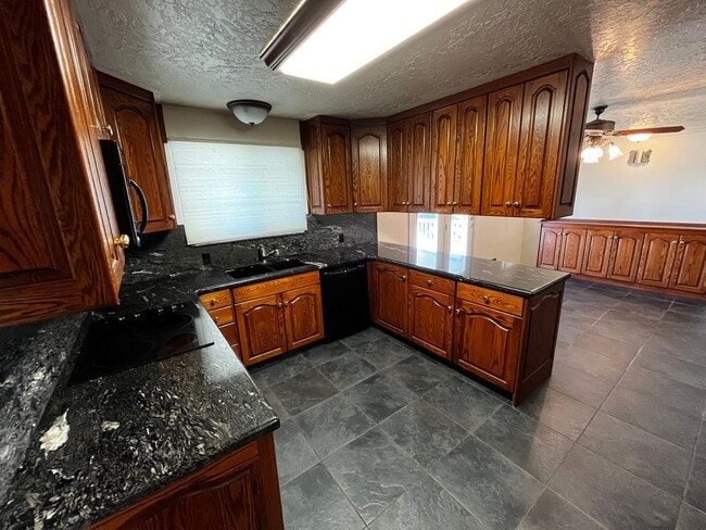 Photo - Beautiful 6 Bedroom/4 Bathroom in Centerville