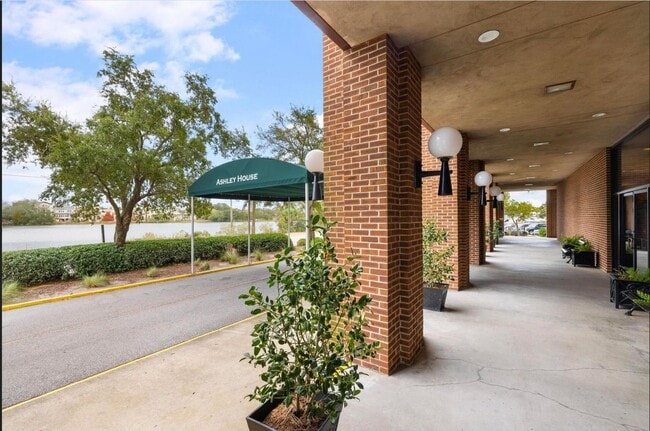 14 Lockwood Dr Unit 1E