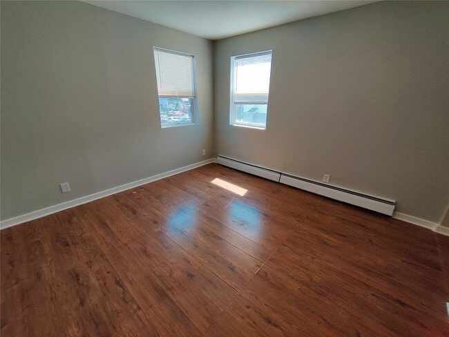 Building Photo - 189 Grand Ave Unit Apt 2