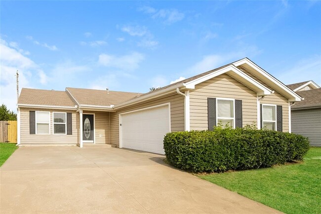 Building Photo - 2524 Waterleaf Dr Rental