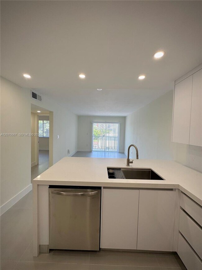 Photo - 1530 SW 2nd St Unidad 405
