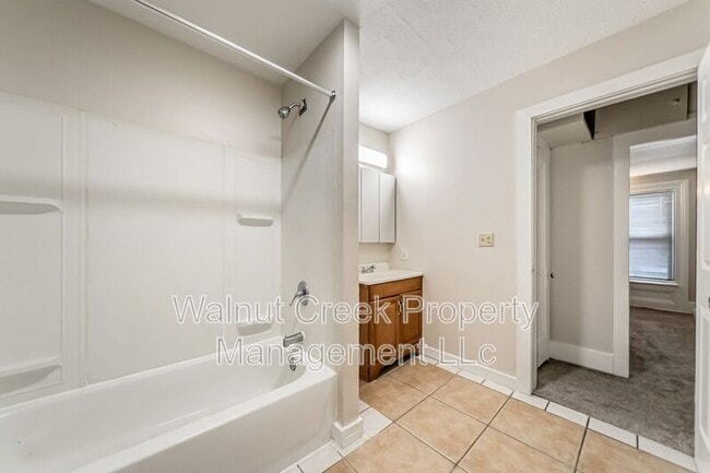 Photo - 870 S Main St Unit A