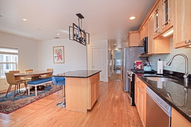 Photo - 2-4 Holton St