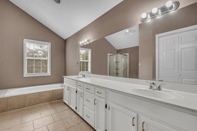 Photo - Renovated 4 Bedroom 3 Home for Rent!